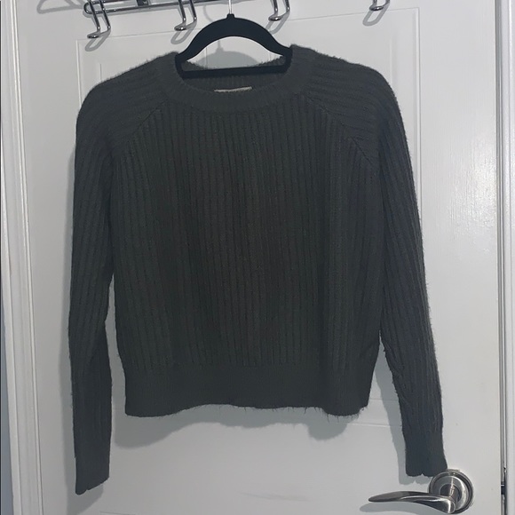 Cozy cropped grey cropped sweater! *Gently Used** - Picture 1 of 3